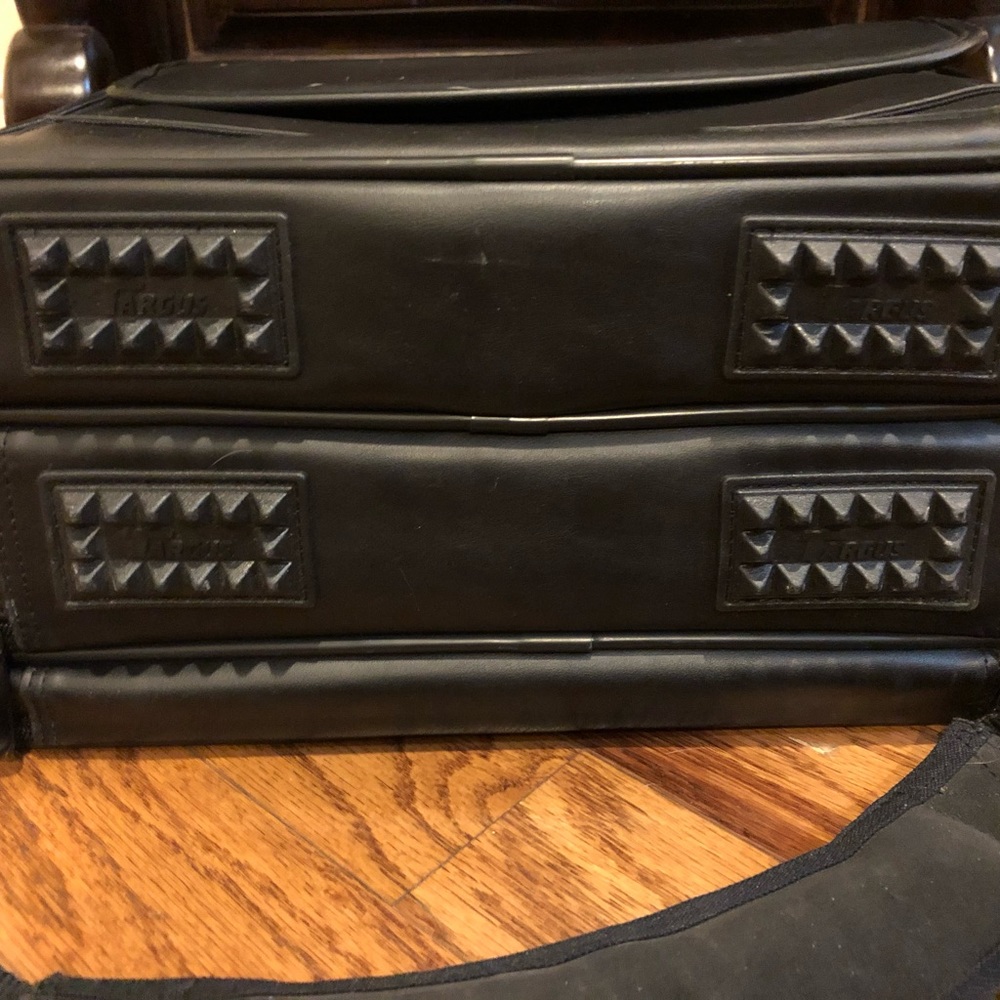 Computer case by Targus. Multi function. - Picture 7 of 8